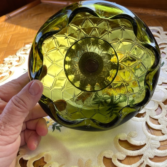 Avocado green bowl w/brass base, pineapple motif 1970s vintage - Picture 4 of 10